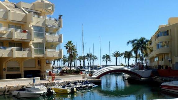 Coqueto Apartamento En Puerto Marina Con Piscina Бенальмадена Экстерьер фото